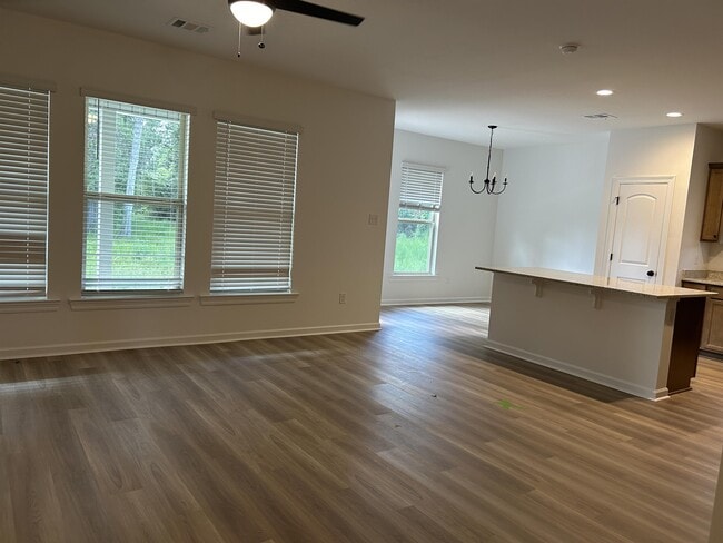 Building Photo - 45283 Riverdale Heights Rd