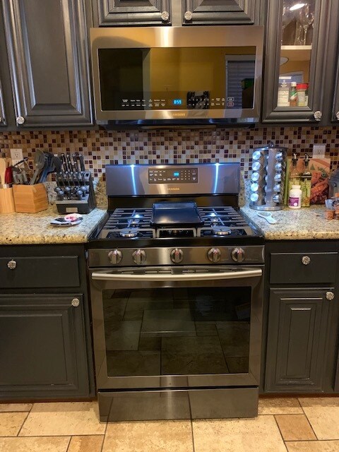 New matching kitchen appliances - 4438 Brisbane Way