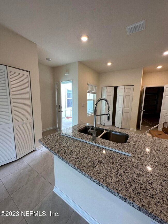 Foto del edificio - 110 Java Ln