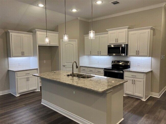 Foto del edificio - 1205 Brad Kellar D