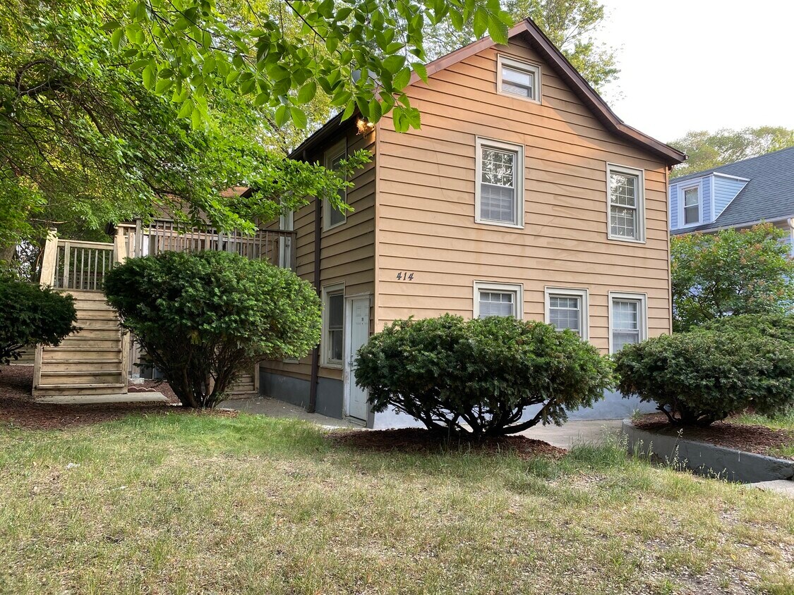Primary Photo - 414 South Blvd