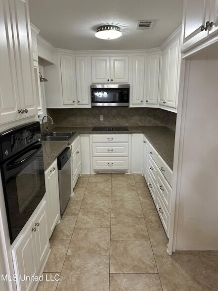 Foto del edificio - 128 Fern Valley Rd