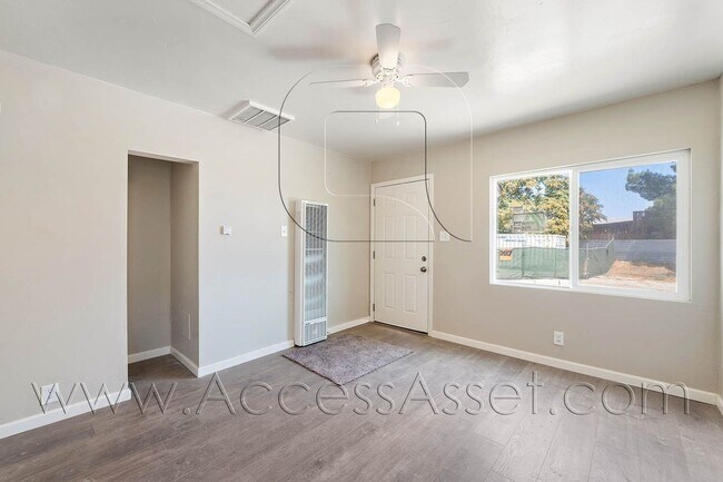 Foto del edificio - Cozy 2 Bed/1 Bath Duplex In Perris!