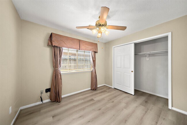 Foto del edificio - 1511 Brook Grove Dr