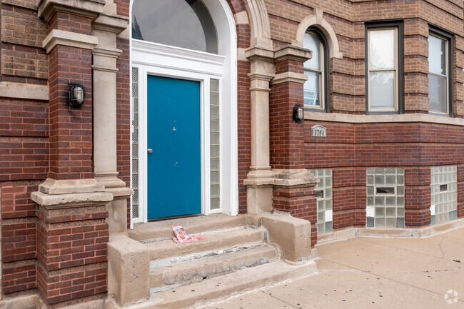 Entrance 1 - 2144-2150 S Lawndale Ave