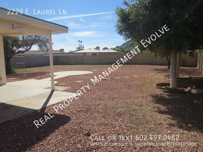 Foto del edificio - 2229 E Laurel Ln