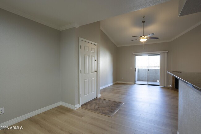 Foto del edificio - 2025 E Campbell Ave