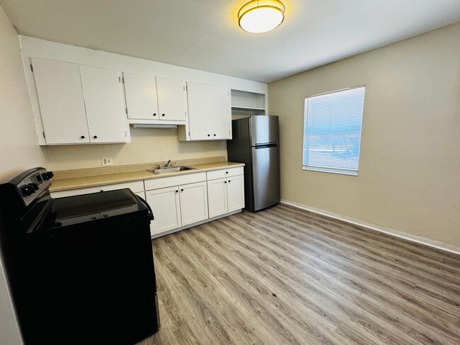 Foto del edificio - 2 Bed/1 Bath - Unit B