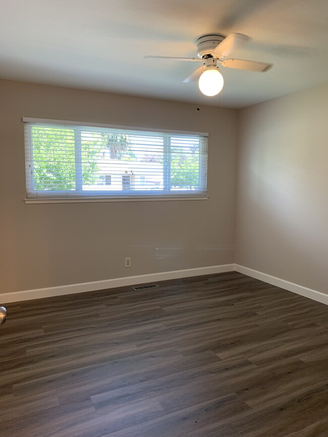 Building Photo - 1047 Dodge Dr