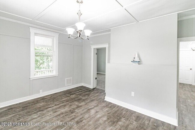 Building Photo - 306 Henley Ave