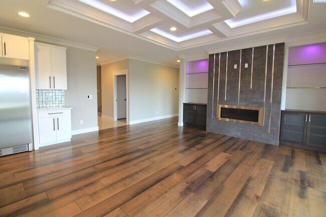 Building Photo - 4 Bed/3 Bath Home - Panoramic Views of the...