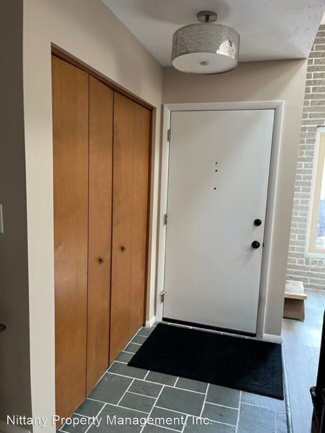 Building Photo - 2 br, 2.5 bath House - 770 W Aaron Drive