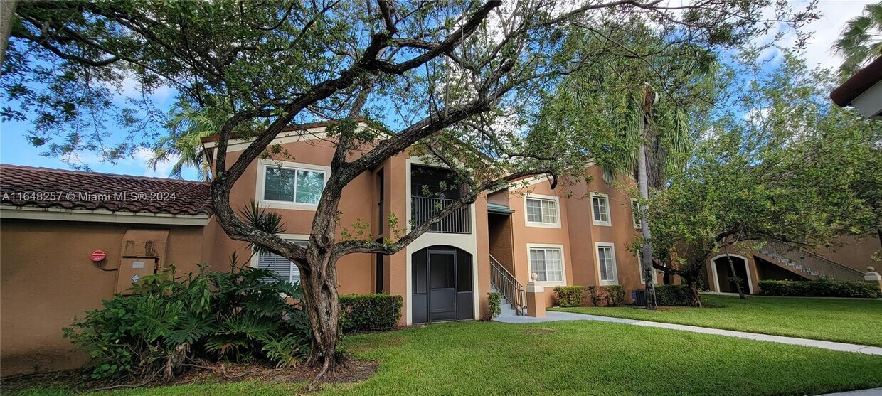 Foto principal - 4820 N State Road 7