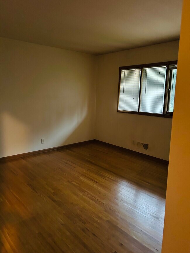 Foto del edificio - 3813 W 60th St