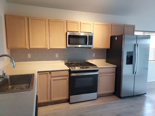 Building Photo - Charming single-family home neatly nestled in the serene, bubbling city of Albuquerque, New Mexico.