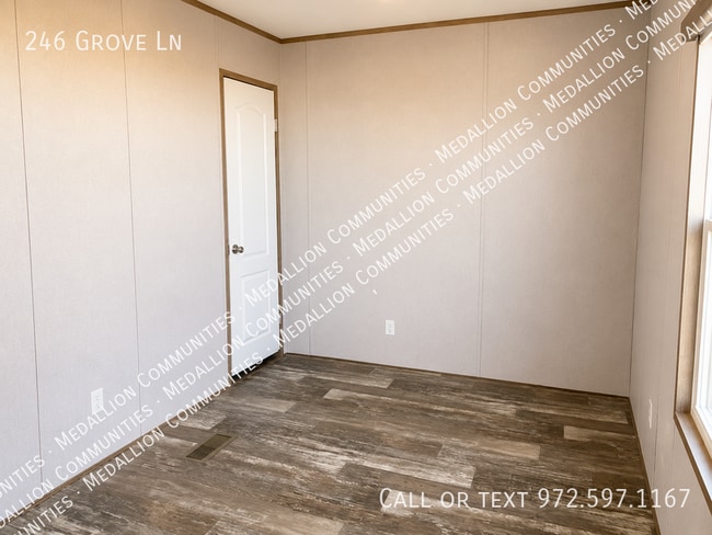 Building Photo - 246 Grove Ln