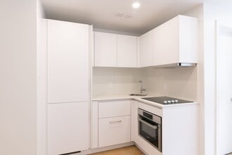 Building Photo - 25 Av des Pins O