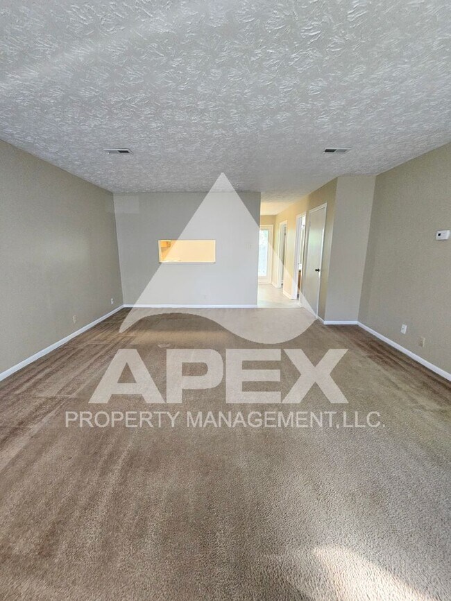 Foto del edificio - Spacious 2-Bdrm 1.5 Ba Townhouse style Condo in West Knoxville! End Unit!