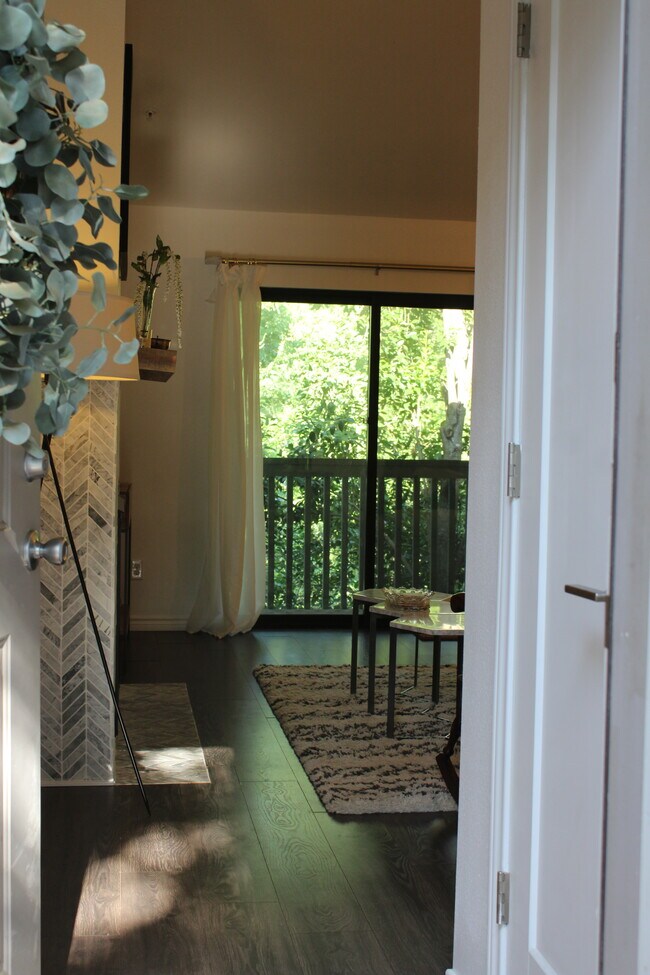 Building Photo - 3839 Dry Creek Dr