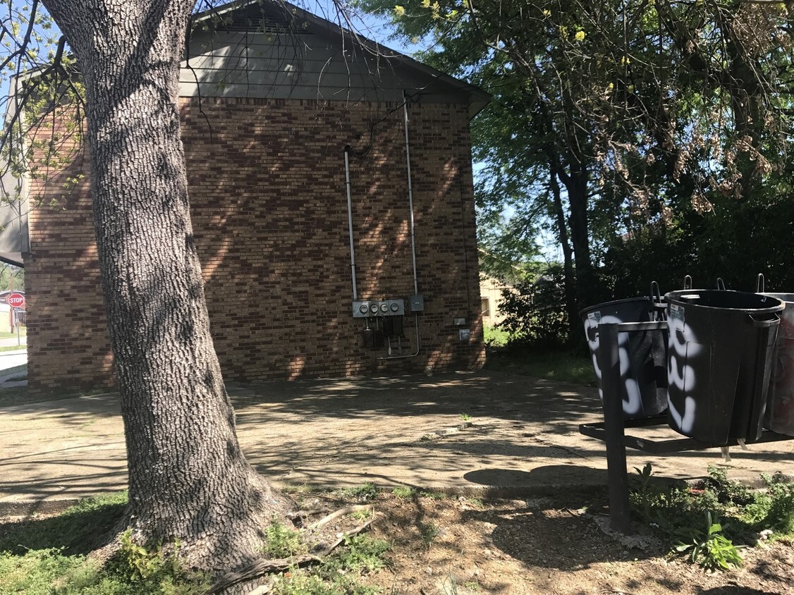 Building Photo - 837 Graymont Ave W