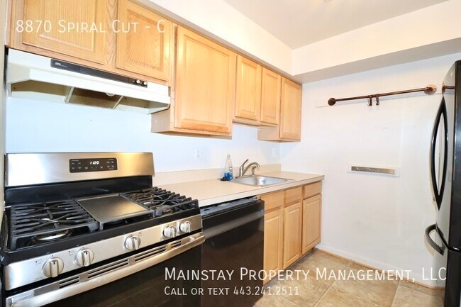 Building Photo - 1 Bedroom Spacious Condo with Large Walk I...