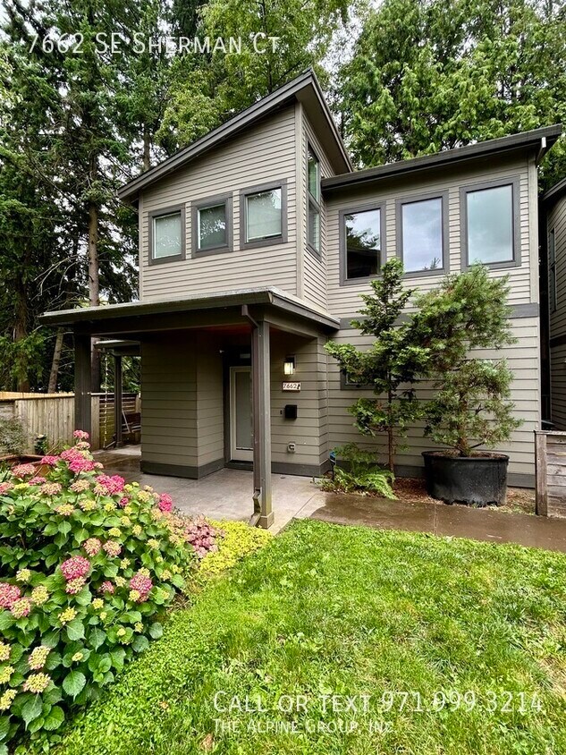 Foto principal - 7662 SE Sherman St