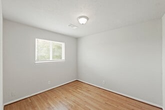 Building Photo - 326 Brookview St