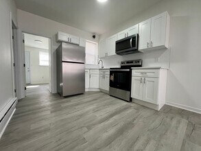 Building Photo - 2312 Greenwich St