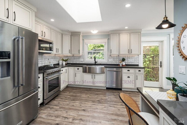 Building Photo - 4 Belle Ave