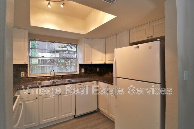 Foto del edificio - 6633 68th St N