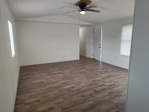 Building Photo - 702 W Nelson St