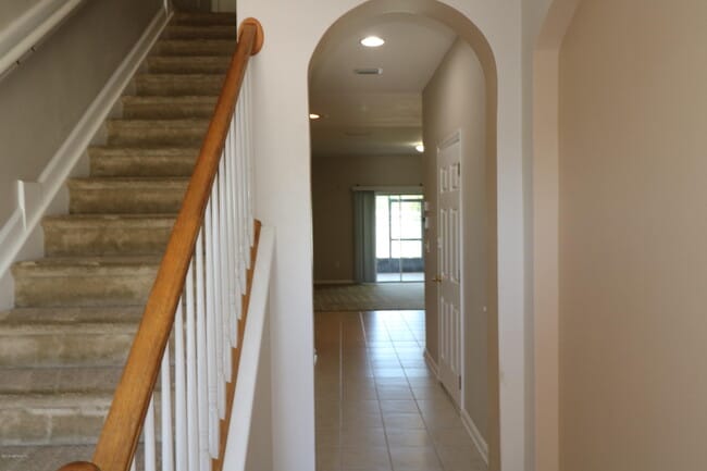 Building Photo - 584 Crystal Way