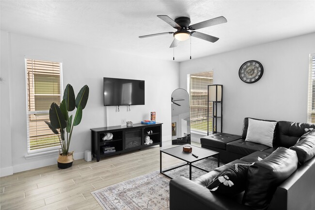 Building Photo - 2515 Bammelwood Dr