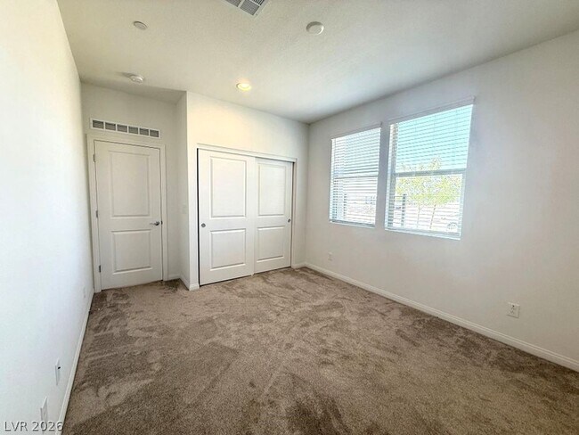Foto del edificio - 11636 Fleet Wing Ave