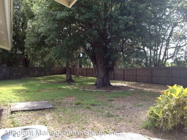 Building Photo - 1837 Manor Dr