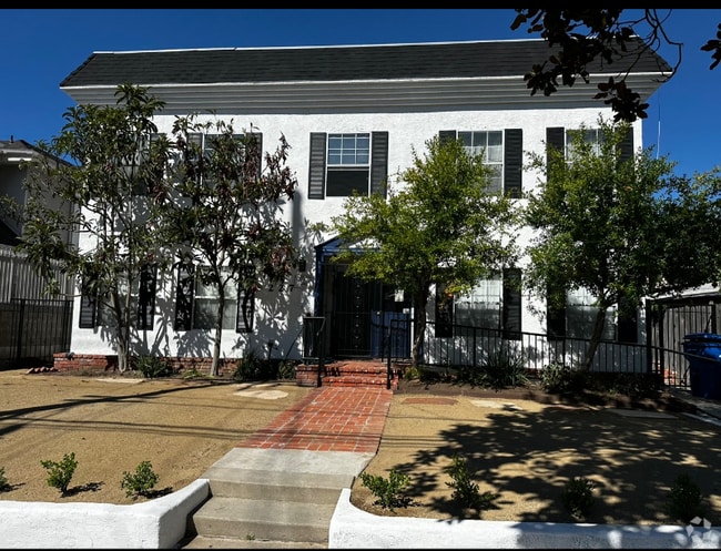 Building Photo - 227 N Adams St