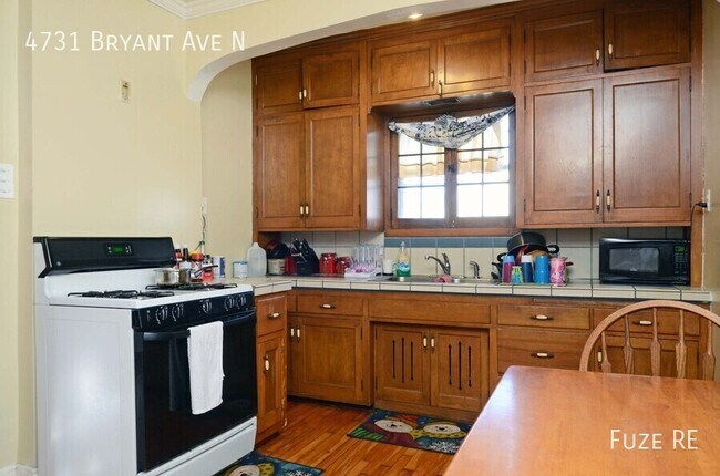 Building Photo - 4731 N Bryant Ave