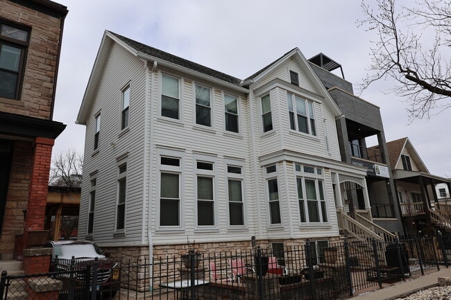 Building Photo - 2652 N Wilton Ave