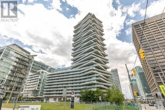 Building Photo - 15 Queens Quay E