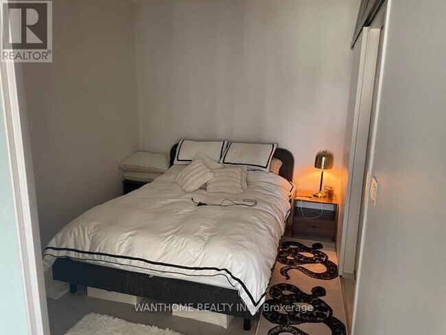 Photo du bâtiment - 101 Charles St E