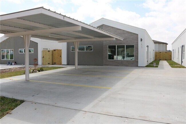 Building Photo - 1420 Hibiscus Ave