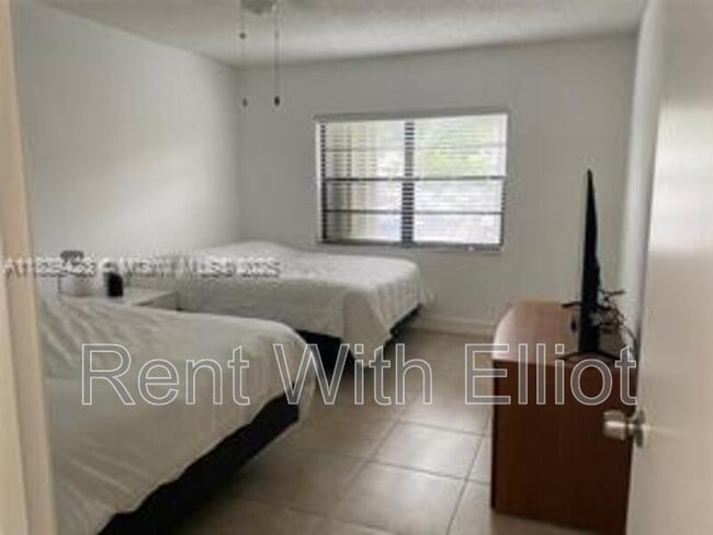 Foto del edificio - 1301 NE 7th St