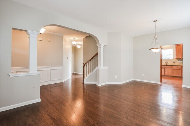 Building Photo - 3215 Whispernut Ln