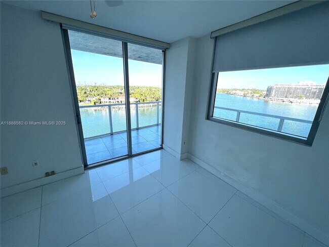 Foto del edificio - 6700 Indian Creek Dr