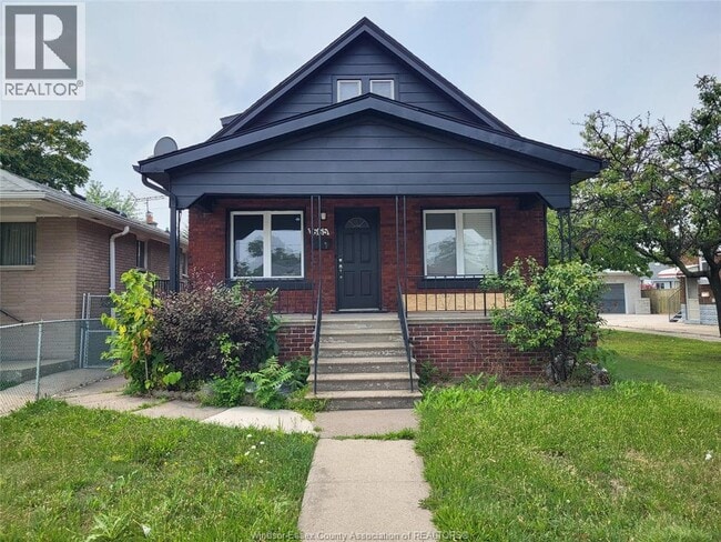 Building Photo - 1665 PARENT-Main Floor