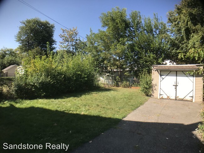 Building Photo - 6015 Hosmer Ave