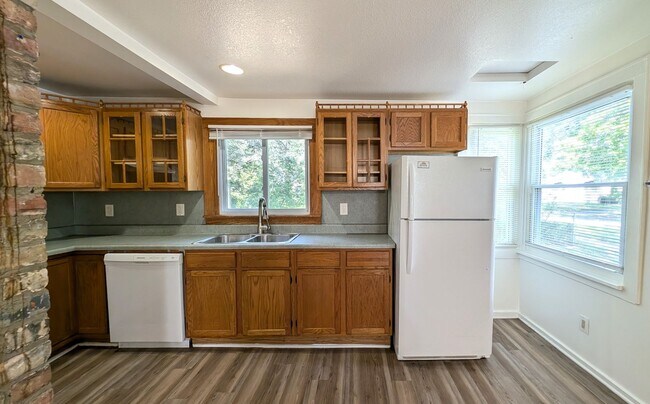 Foto del edificio - 1-2 bedroom Lakeside home