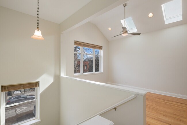 Foto del edificio - 920 S Claremont Ave