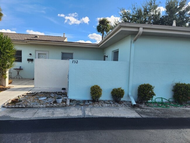 Building Photo - Cozy Condo in a 55+ Community