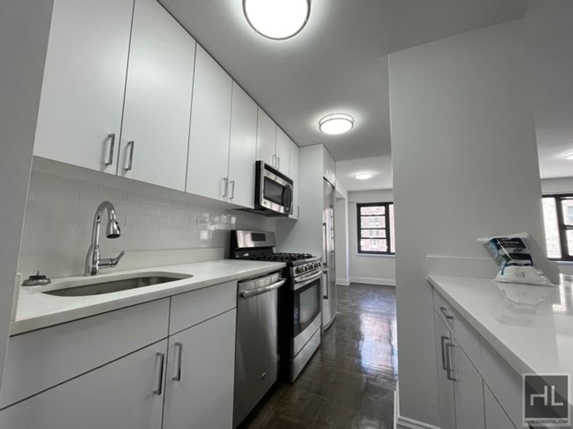 Building Photo - EAST 56 STREET